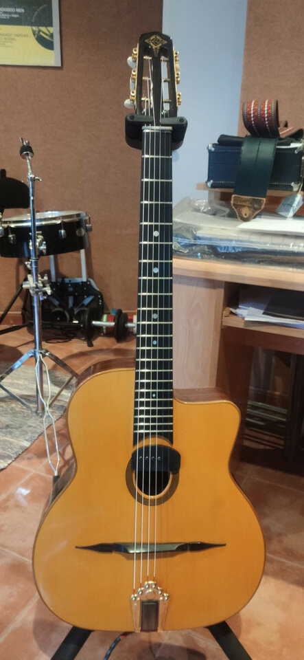 Geronimo Mateos Jazz A Pao Ferro con pastilla LC Pickup