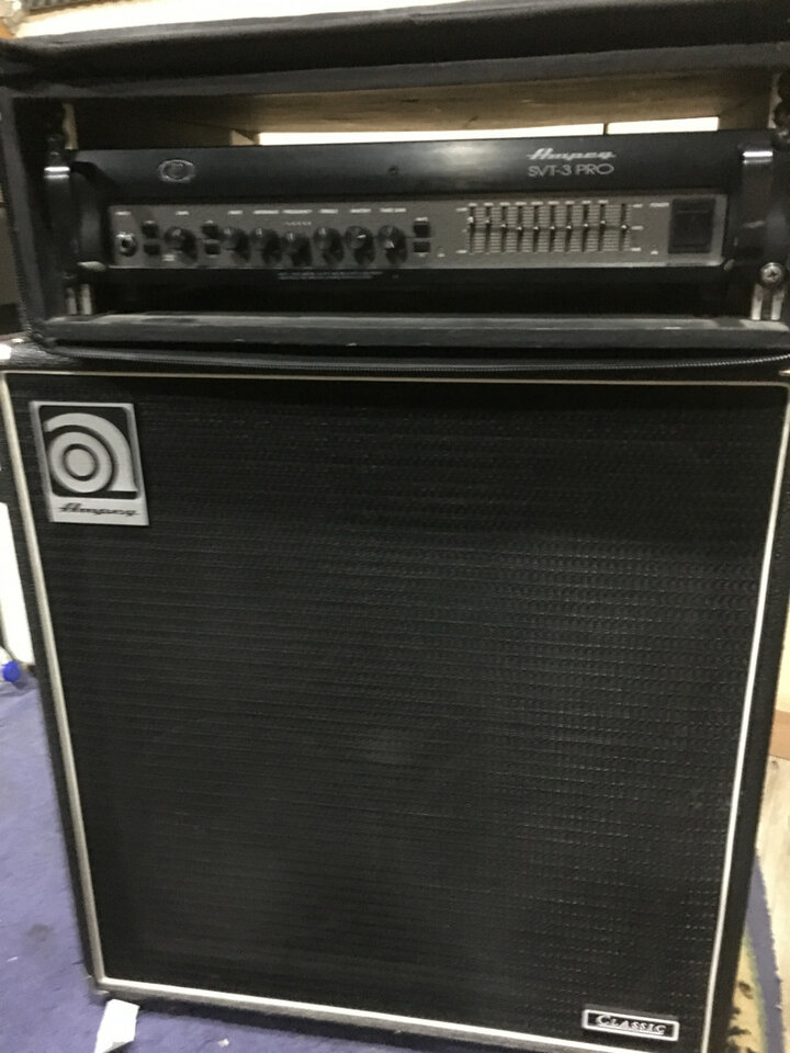 Vendo o cambio Ampeg SVT pro III y 4x10 HE
