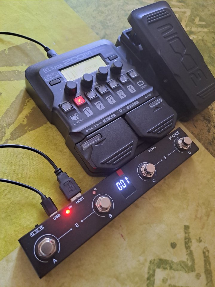 Multiefectos Zoom G1XFour + Pedalera MIDI Chocolate Plus