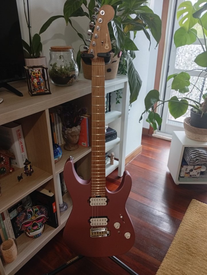 Charvel Pro-Mod DK24 HH 2PT CM Burgundy Mist + estuche original Charvel de segunda mano · Foto 1 de 10 · A Coruña · 780 €