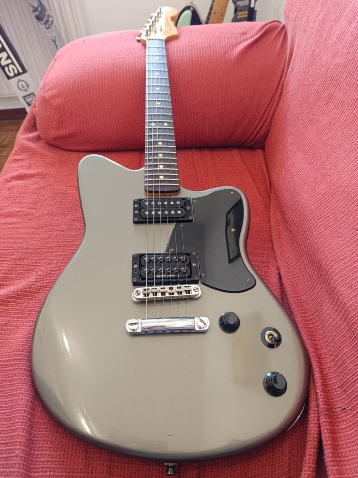 Fender Toronado Highway One Chrome Silver
