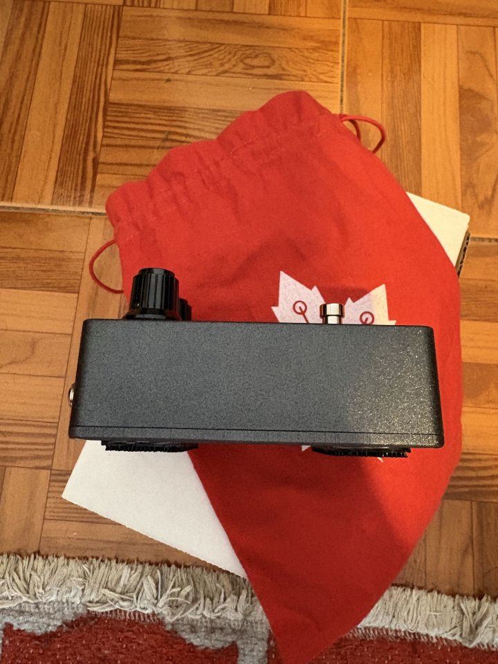 Dominion Electric Faceless Fuzz Silicon TI BC183L de segunda mano · Foto 5 de 8 · A Coruña · 400 €