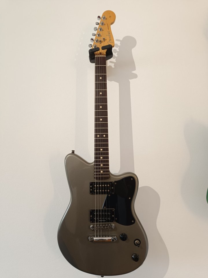 Fender Toronado Highway One Chrome Silver