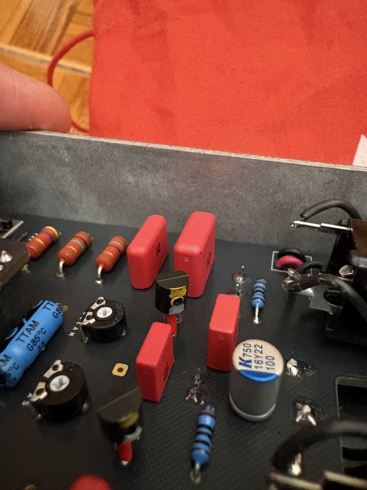 Dominion Electric Faceless Fuzz Silicon TI BC183L de segunda mano · Foto 8 de 8 · A Coruña · 400 €