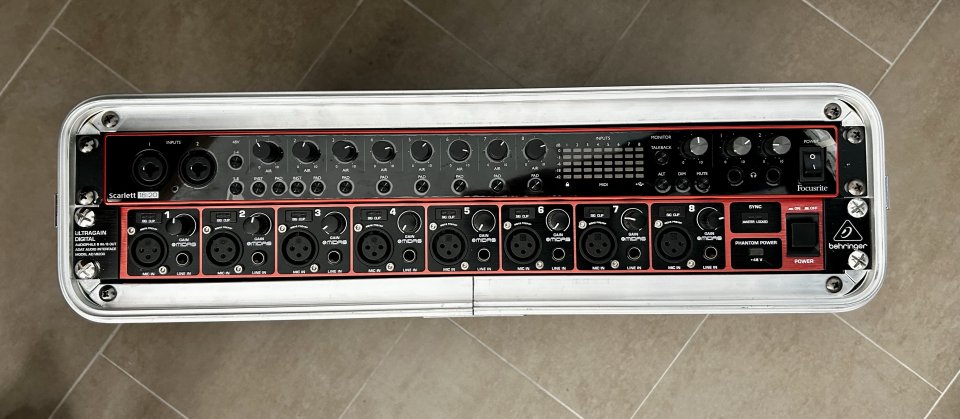 Pack Focusrite Scarlett 18i20 3er+ ADA8200 + Rack