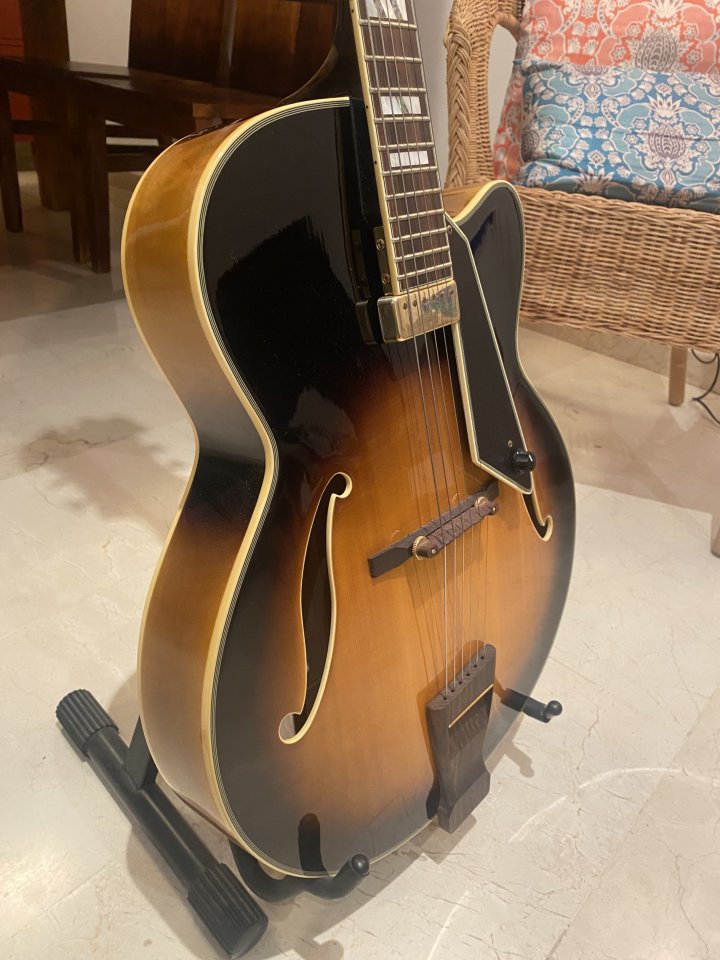 Guitarra de Jazz Peerless Monarch