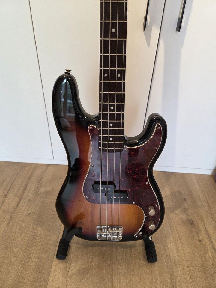 Fender Squier Classic Vibe 60s Precision Bass de segunda mano · Foto 1 de 5 · Gipuzkoa · 320 €