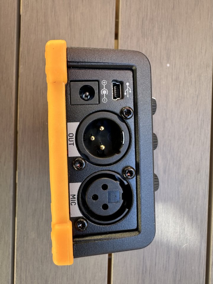 TC Helicon E1 de segunda mano · Foto 2 de 3 · Barcelona · 90 €