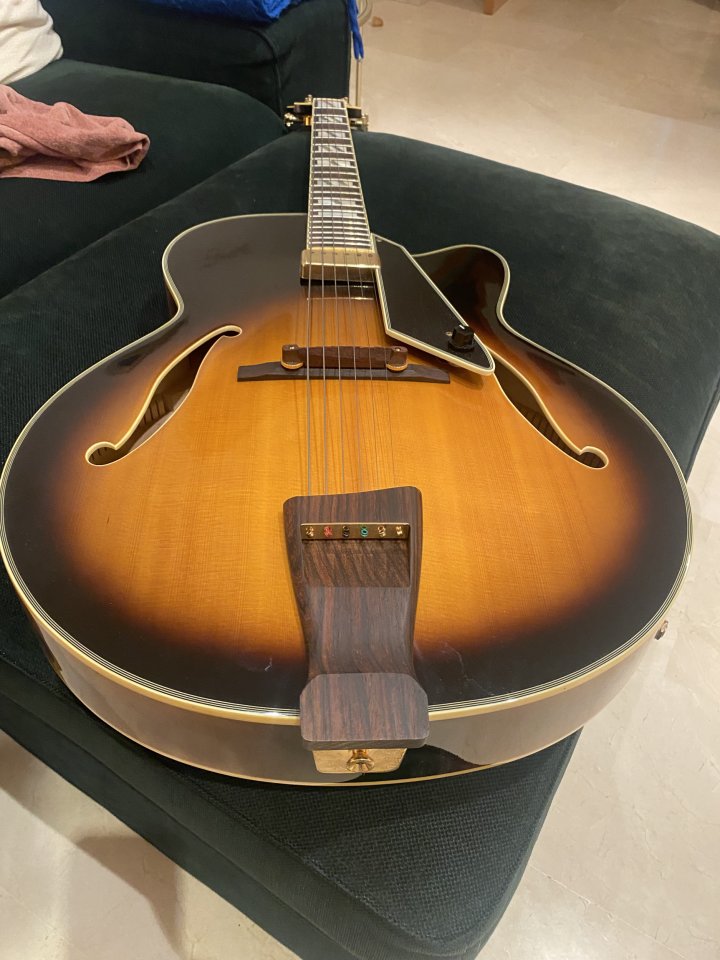 Guitarra de Jazz Peerless Monarch