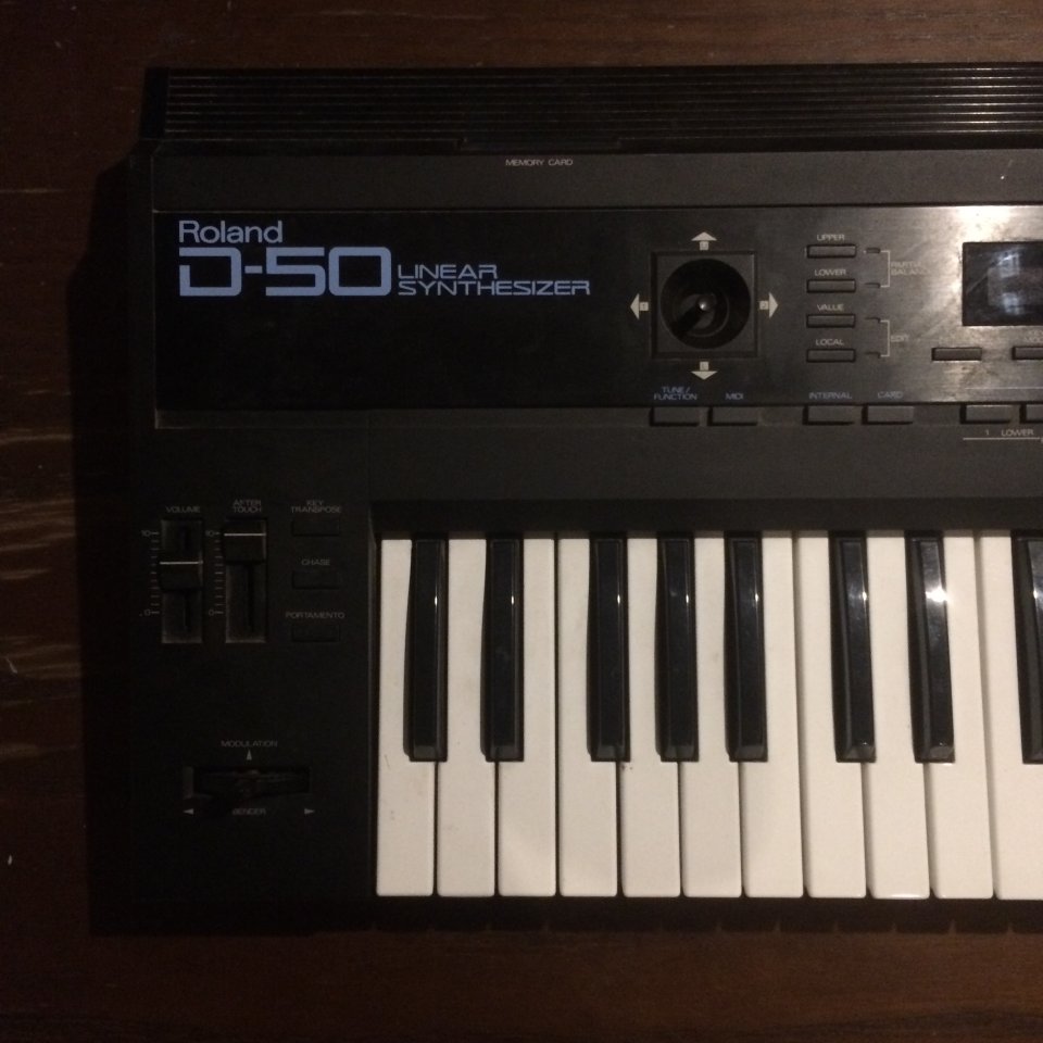 Sintetizador Roland D-50 de 1987, en perfecto estado