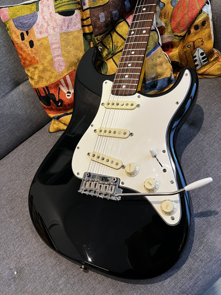 Partscaster cuerpo Squier hardware & electrónica Fender pala Reverse de segunda mano · Foto 1 de 8 · Sevilla