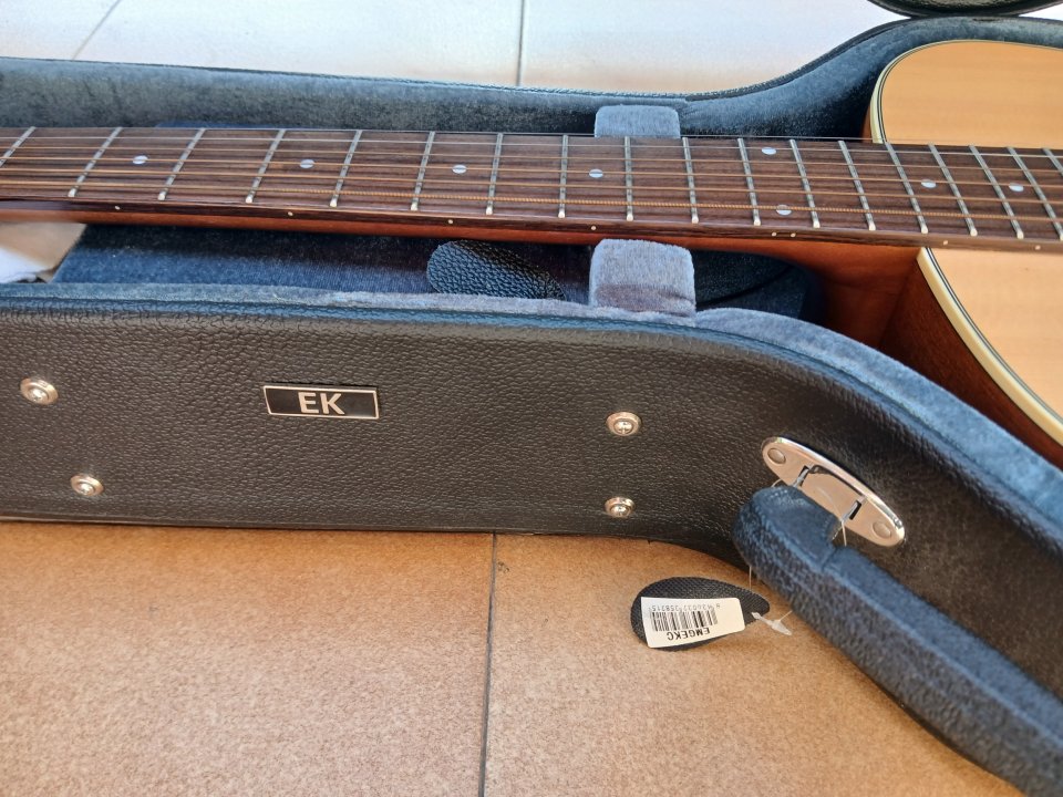 Guild M240E + Estuche EK de segunda mano · Foto 6 de 10 · Valencia · 350 €