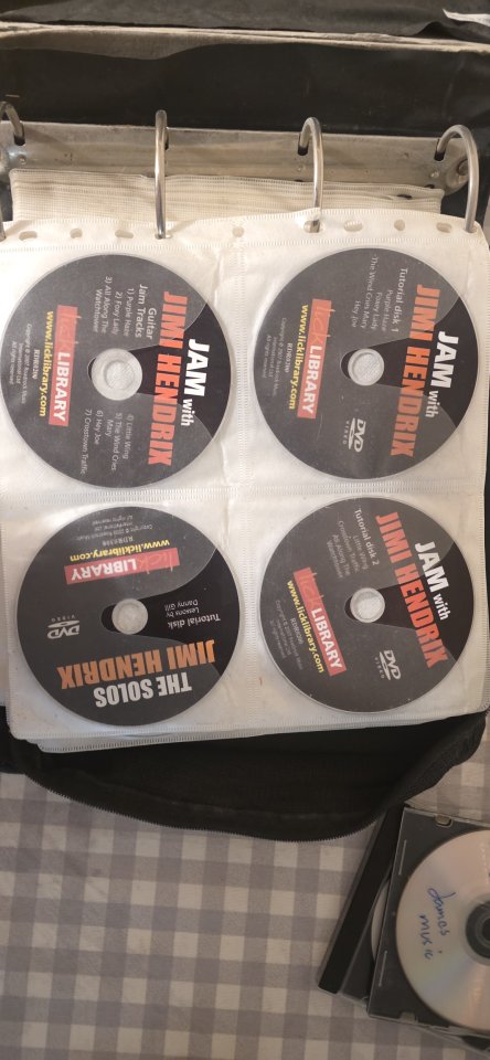 45 títulos y cursos tutoriales de guitarra y bajo lick library 1500€ nuevo