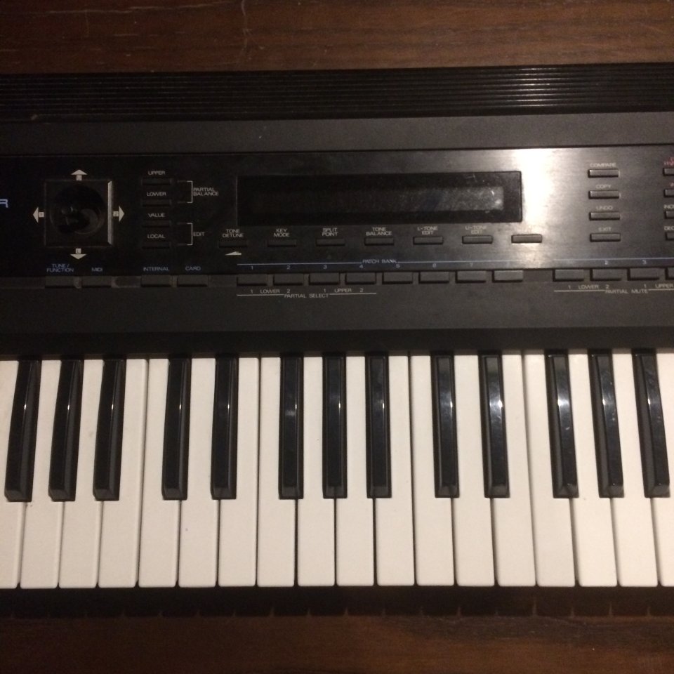 Sintetizador Roland D-50 de 1987, en perfecto estado