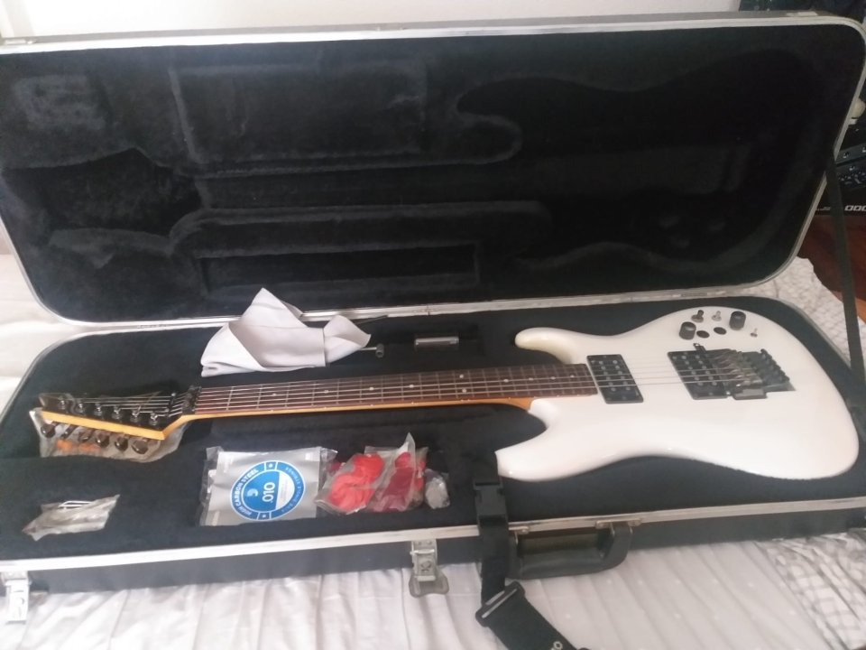 Ibanez JS1000 Japonesa + Sistema Roland MIDI Interno de segunda mano · Foto 1 de 10 · Bizkaia · 750 €