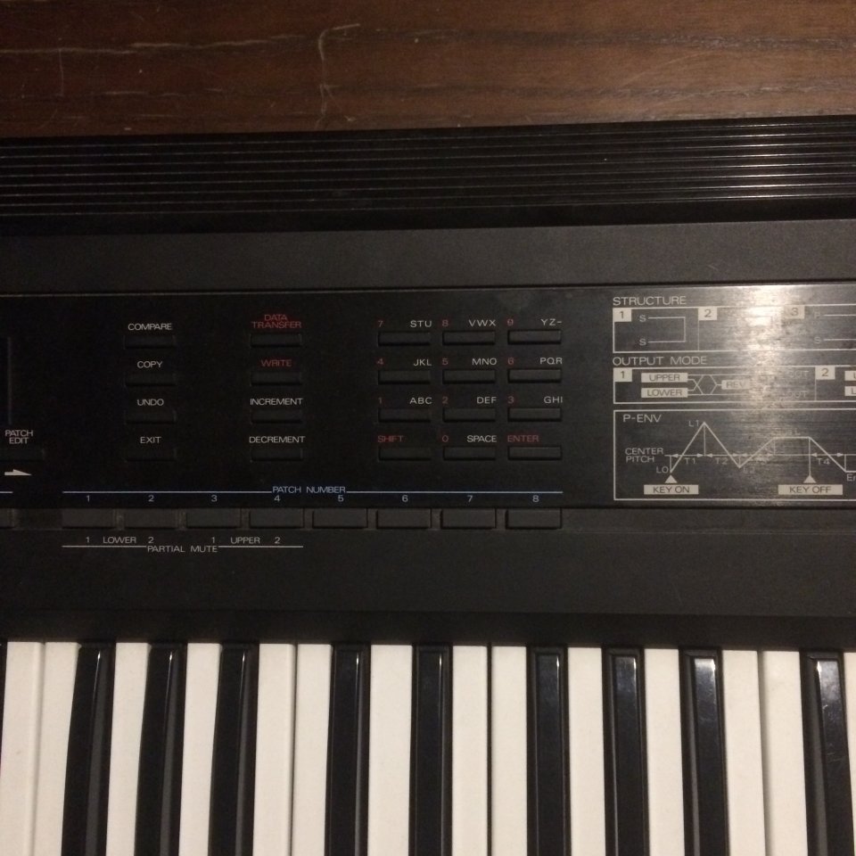 Sintetizador Roland D-50 de 1987, en perfecto estado