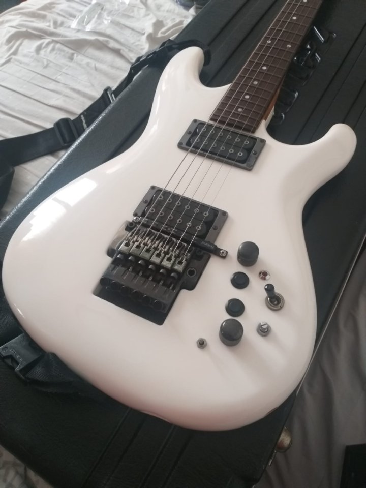 Ibanez JS1000 Japonesa + Sistema Roland MIDI Interno de segunda mano · Foto 3 de 10 · Bizkaia · 750 €