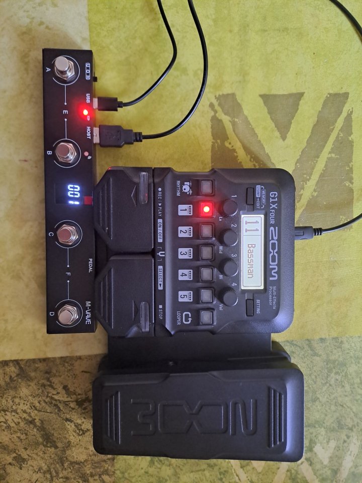 Multiefectos Zoom G1XFour + Pedalera MIDI Chocolate Plus