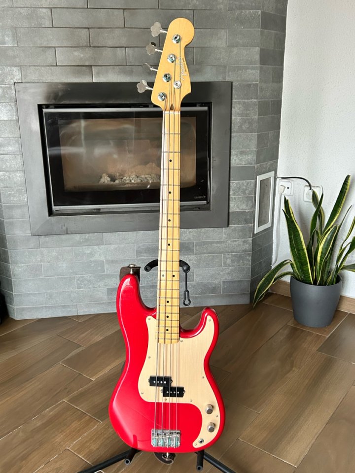Fender Vintera 50s Precision Bass de segunda mano · Foto 1 de 10 · Madrid · 1000 €