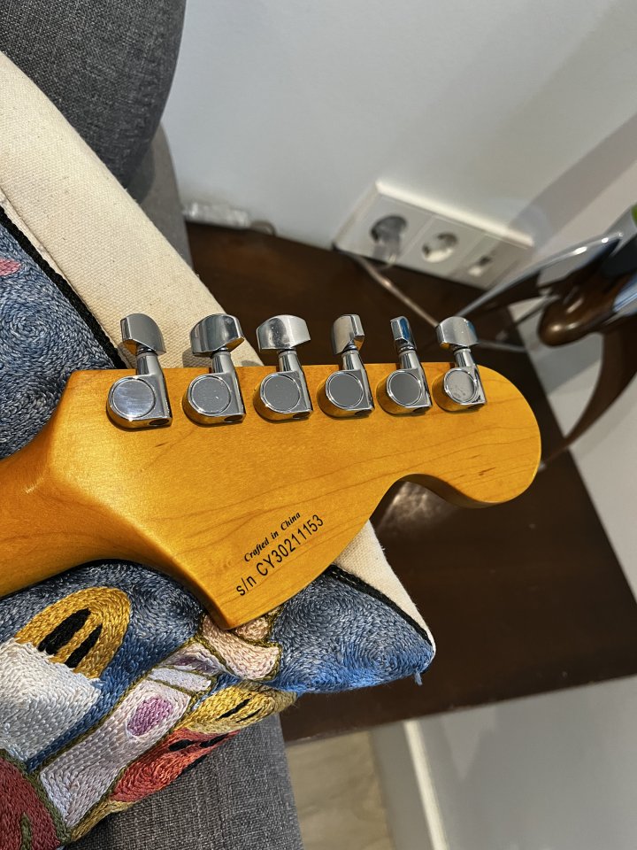 Partscaster cuerpo Squier hardware & electrónica Fender pala Reverse de segunda mano · Foto 4 de 8 · Sevilla