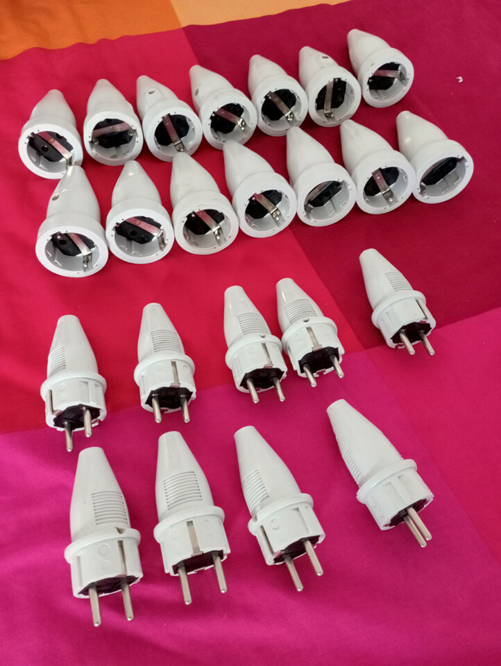 9 Clavijas eléctricas macho