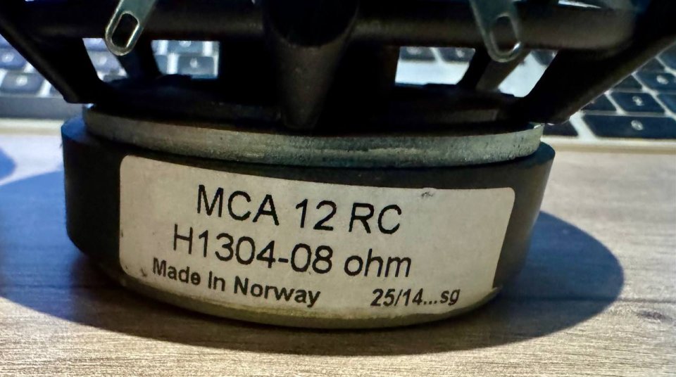 Materiales varios para fabricación de filtros y altavoces