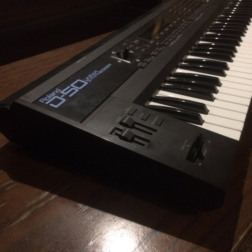Sintetizador Roland D-50 de 1987, en perfecto estado