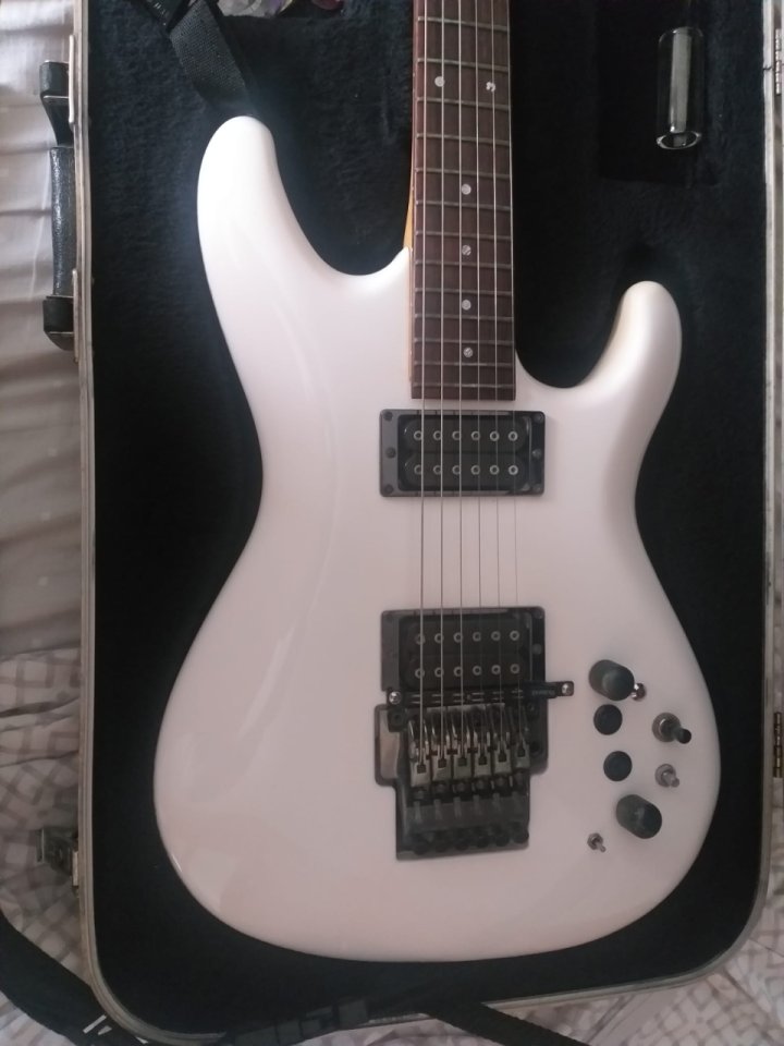 Ibanez JS1000 Japonesa + Sistema Roland MIDI Interno de segunda mano · Foto 2 de 10 · Bizkaia · 750 €