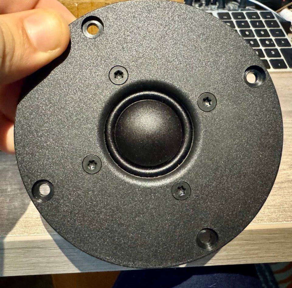 Materiales varios para fabricación de filtros y altavoces