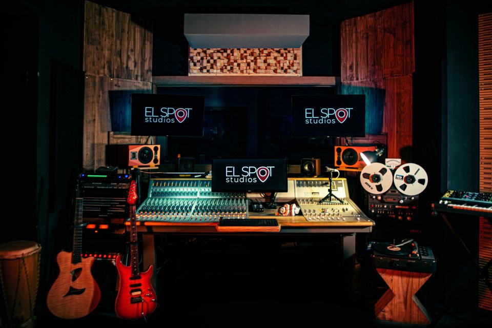 [VENTA] Estudio Profesional 185m² Valencia (Diseño Arquitecto de Berklee) + Inmueble + Shigeru Kawai SK7 de segunda mano · Foto 2 de 7 · Valencia · 450000 €