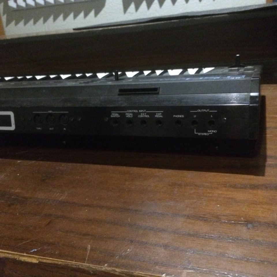 Sintetizador Roland D-50 de 1987, en perfecto estado