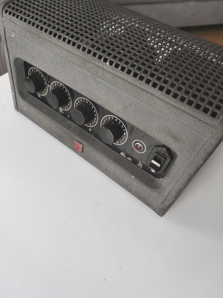 Chollo: Philips EL6411 Vintage Tube Amp (Años 50) – ¡Revisado y con Válvulas Originales! Perfecta base mod de segunda mano · Foto 3 de 8 · Madrid · 140 €