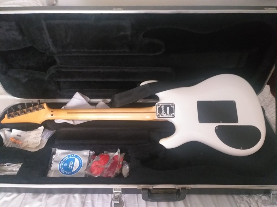 Ibanez JS1000 Japonesa + Sistema Roland MIDI Interno de segunda mano · Foto 8 de 10 · Bizkaia · 750 €