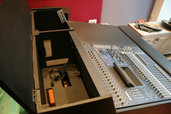 Mueble para mesa Yamaha 02r96