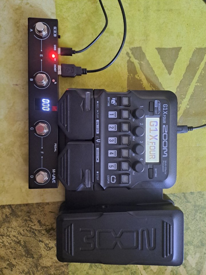 Multiefectos Zoom G1XFour + Pedalera MIDI Chocolate Plus