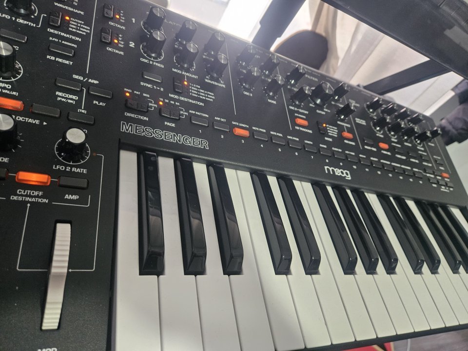Moog Messenger 2026 con factura y caja y garantia de segunda mano · Foto 3 de 5 · Asturias · 500 €