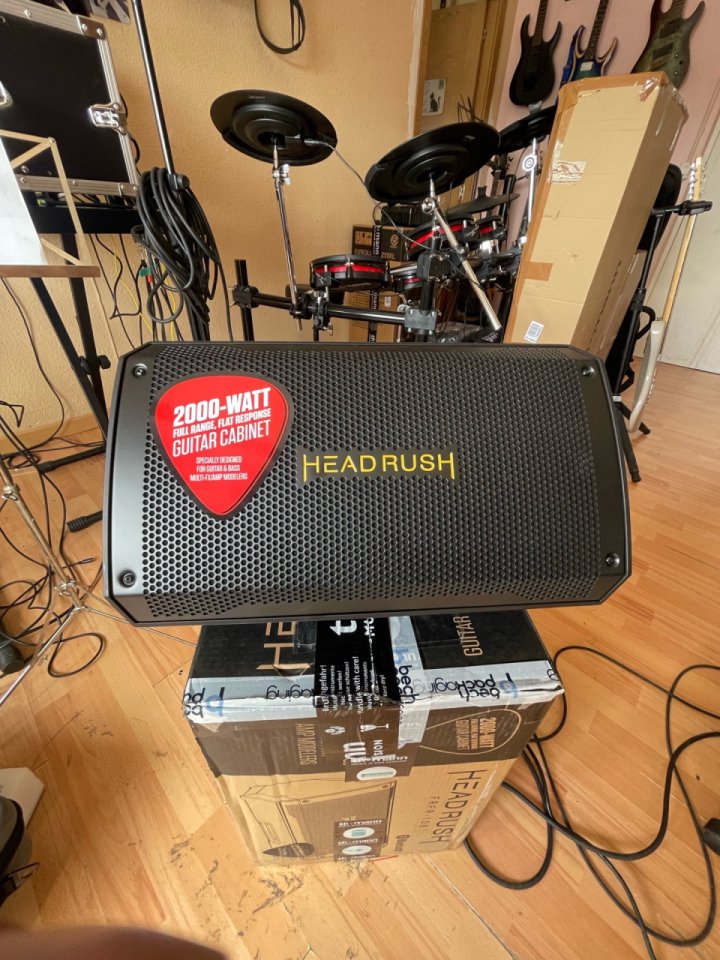 Pantalla Headrush FRFR 108 de segunda mano · Foto 2 de 2 · Madrid · 200 €