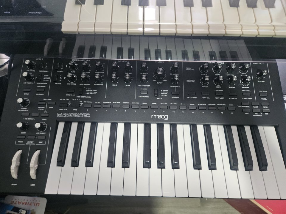 Moog Messenger 2026 con factura y caja y garantia de segunda mano · Foto 5 de 5 · Asturias · 500 €