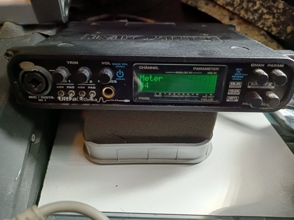 motu ultralite mk3 de segunda mano · Foto 1 de 2 · Valencia · 145 €