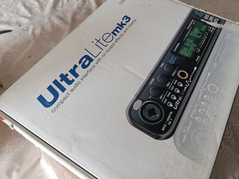 motu ultralite mk3 de segunda mano · Foto 2 de 2 · Valencia · 145 €