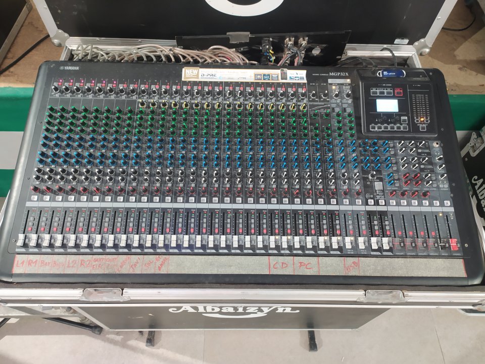 Equipo de sonido completo para directos de segunda mano · Foto 3 de 10 · Granada · 5000 €