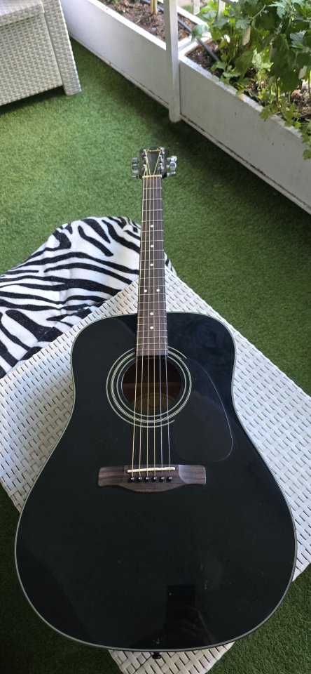 Guitarra Acústica Fender de segunda mano · Foto 1 de 10 · Madrid · 110 €