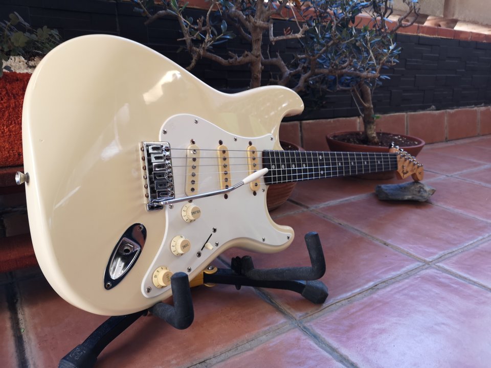 Fender Stratocaster MIJ Squier Series ( Black Label ) 1995. de segunda mano · Foto 1 de 10 · Barcelona · 800 €