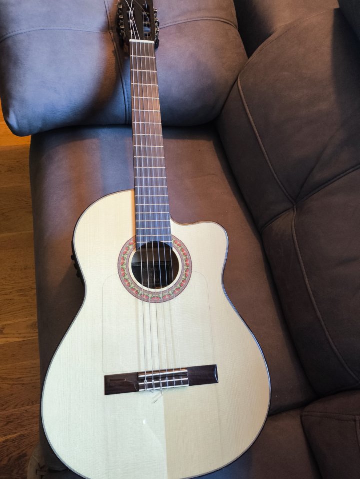 Guitarra flamenca Antonio TOLEDO de segunda mano · Foto 1 de 7 · Navarra · 300 €