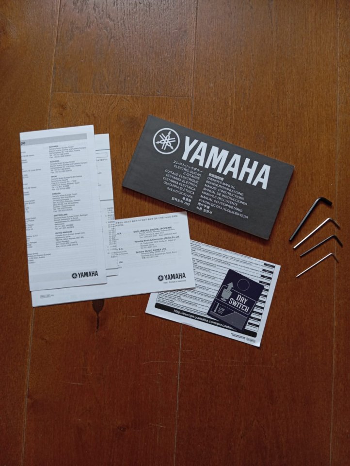 Guitarra eléctrica Yamaha Revstar RS620 Burnt Charcoal de segunda mano · Foto 7 de 7 · Granada · 585 €
