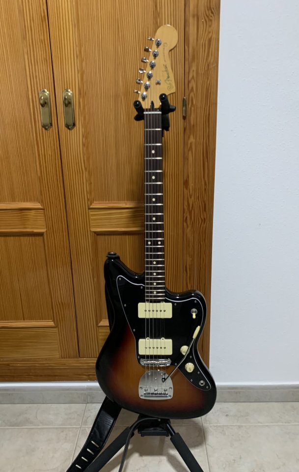 FENDER JAZZMASTER PLAYER II Más Funda