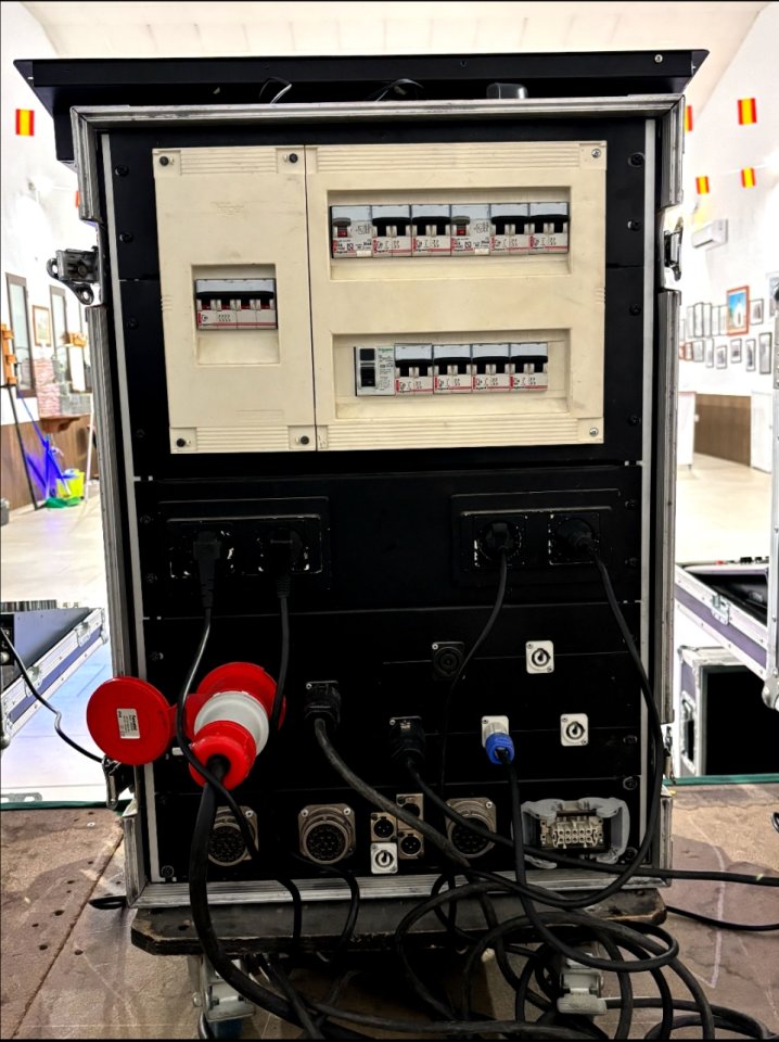 Equipo de sonido completo para directos de segunda mano · Foto 8 de 10 · Granada · 5000 €