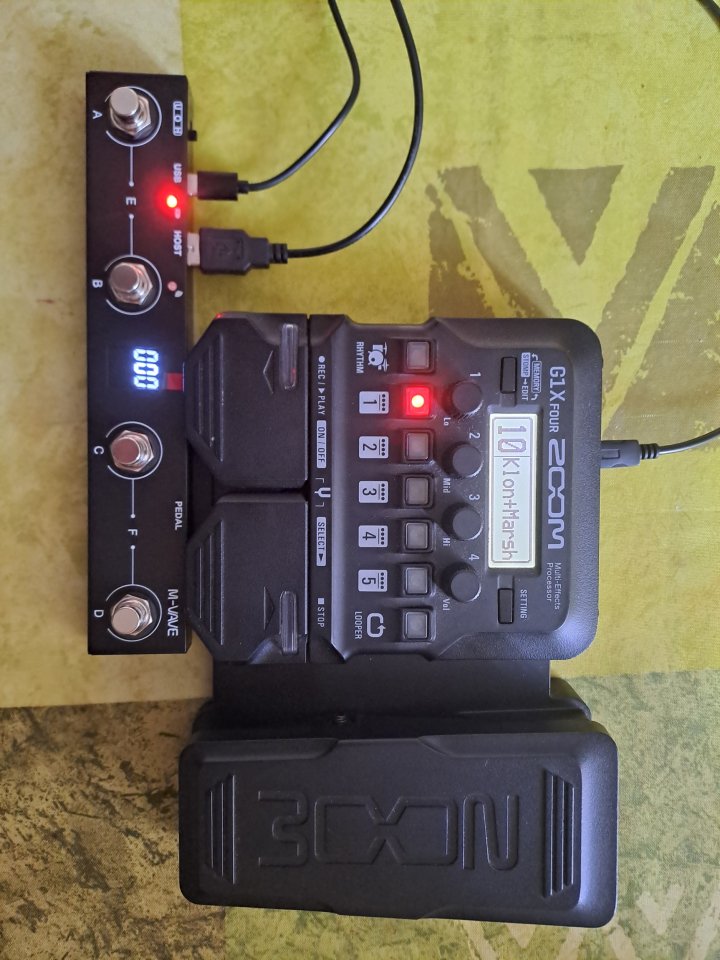 Multiefectos Zoom G1XFour + Pedalera MIDI Chocolate Plus