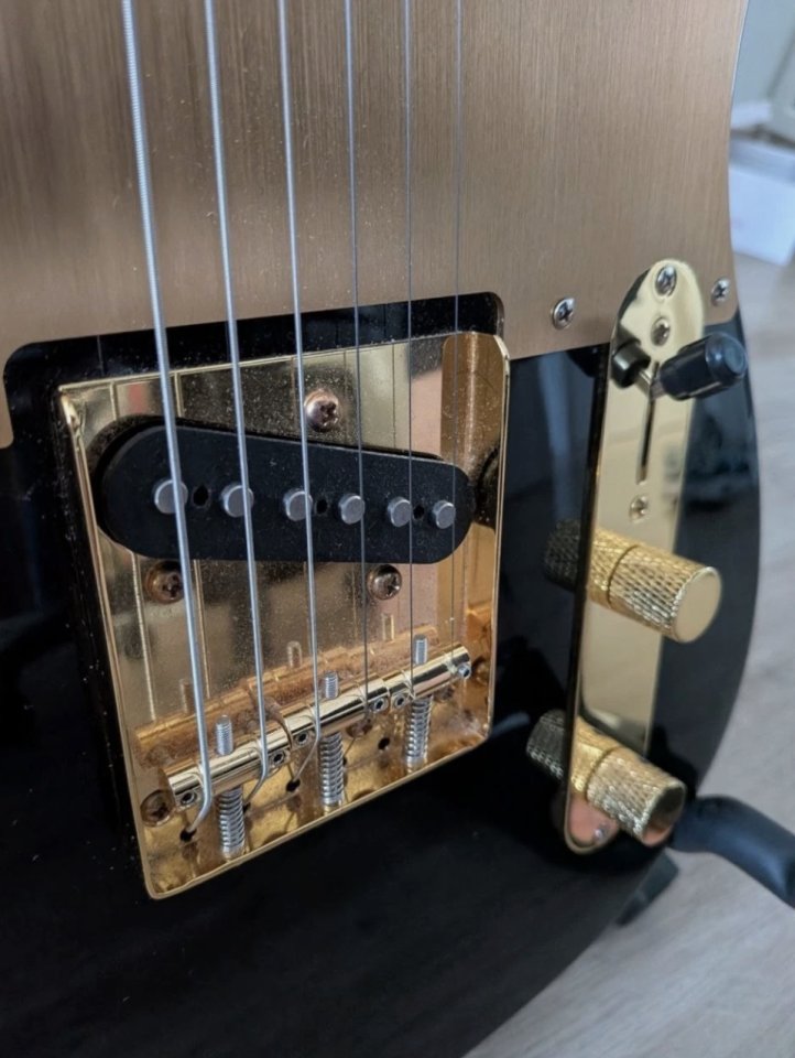 Squier Classic Vibe 40th Anniversary de segunda mano · Foto 3 de 9 · Madrid · 490 €