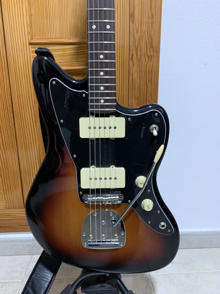 FENDER JAZZMASTER PLAYER II Más Funda